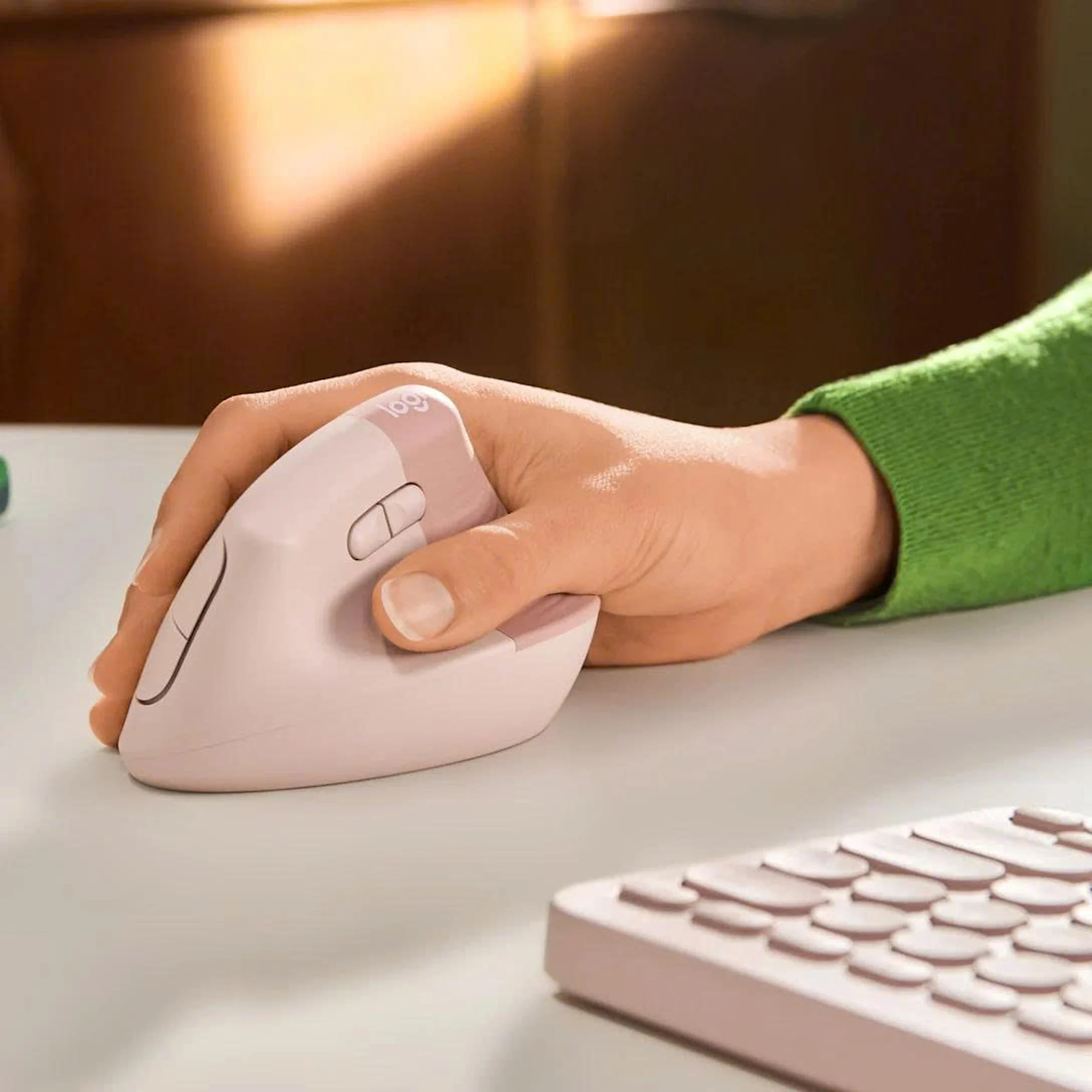 Chuột Bluetooth Logitech Lift Vertical Ergonomic Màu Hồng