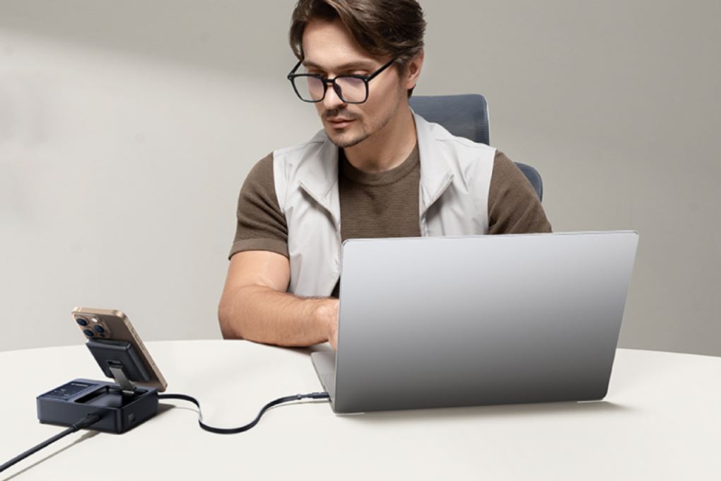 Bộ sạc nhanh 5 cổng USB Type-C Qi2 PD 140W Baseus Nomos CCNMS140 kèm Cáp Type C - Type C Màu Đen
