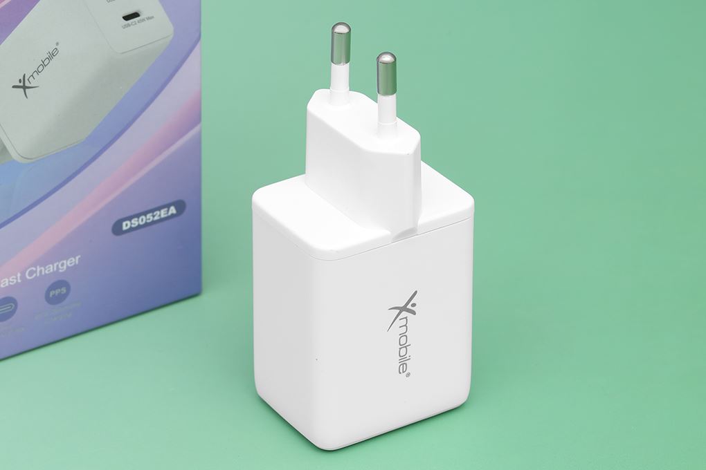 Adapter Sạc 2 cổng Type C PD QC3.0 GaN 45W Xmobile DS052EA - Kiểu dáng chắc chắn, màu trắng trang nhã
