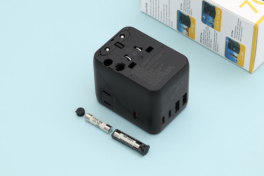 Sạc nhanh 5 cổng USB Type-C PD GaN3 70W Xmobile 1006SDVR Màu Đen