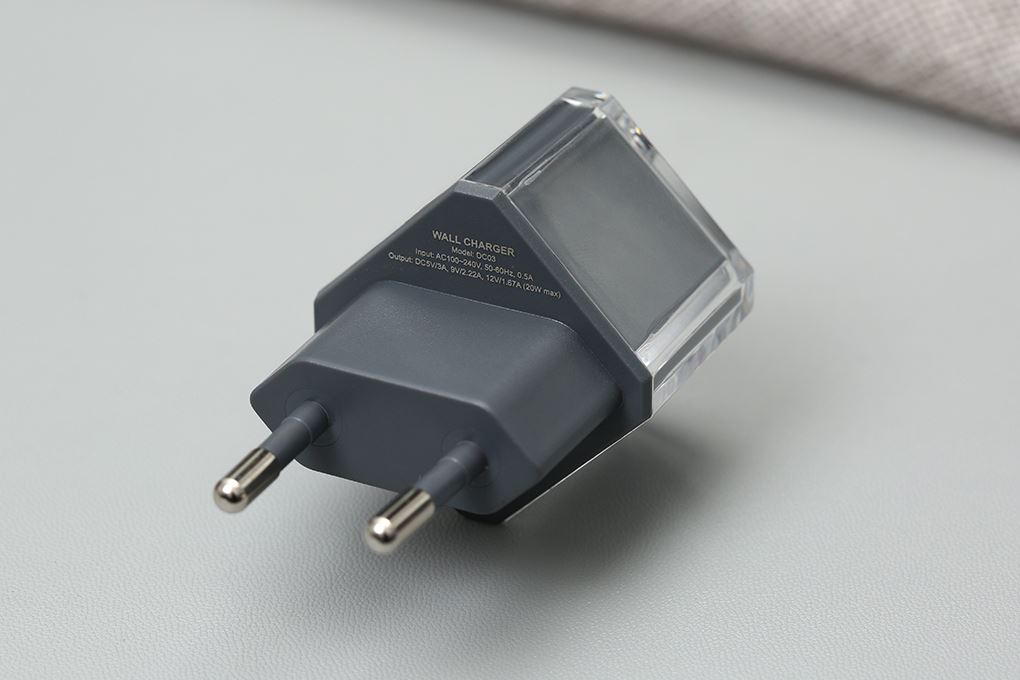 Sạc nhanh Type-C PD 20W Xmobile DC03 Màu Xám đậm