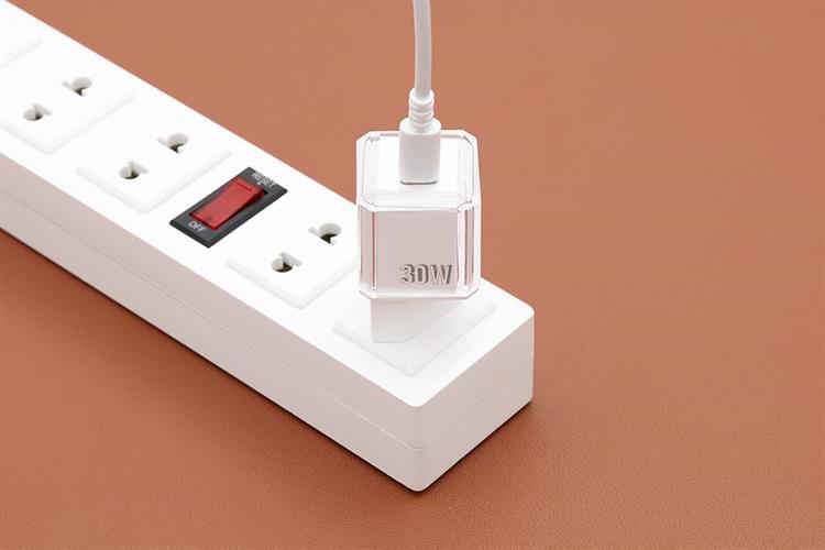 Sạc nhanh Type-C PD 30W Xmobile DC04 Màu Trắng