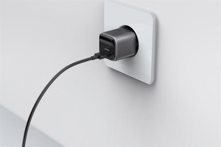 Sạc nhanh Type-C PD GaN 20W Xmobile DC05 Màu Xám đậm