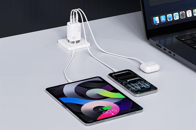 Sạc nhanh 3 cổng USB Type C PD GaN 65W Xmobile TC-095CA65G Màu Trắng