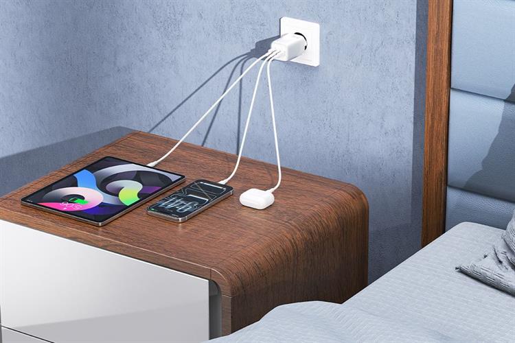 Sạc nhanh 3 cổng USB Type C PD GaN 65W Xmobile TC-095CA65G Màu Trắng
