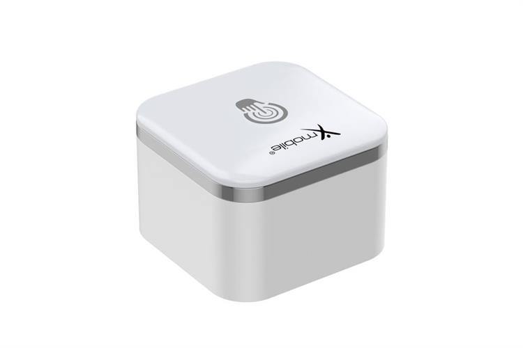 Sạc nhanh 3 cổng tích hợp đèn cảm ứng GaN3 65W Xmobile TFL-65W-01 Màu Trắng