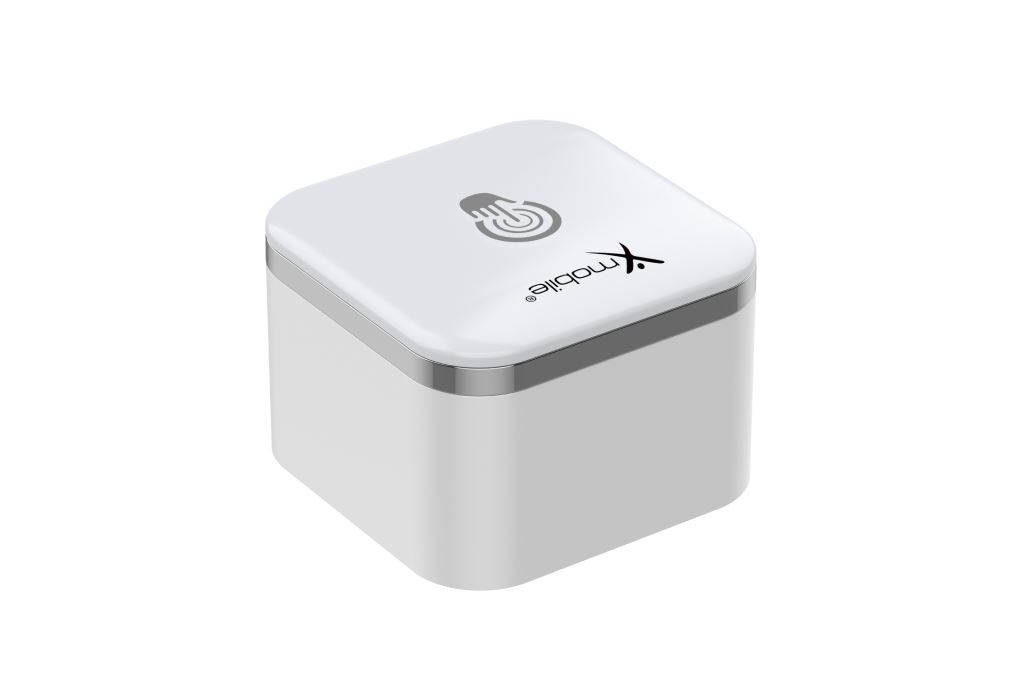 Sạc nhanh 3 cổng tích hợp đèn cảm ứng GaN3 65W Xmobile TFL-65W-01 Màu Trắng