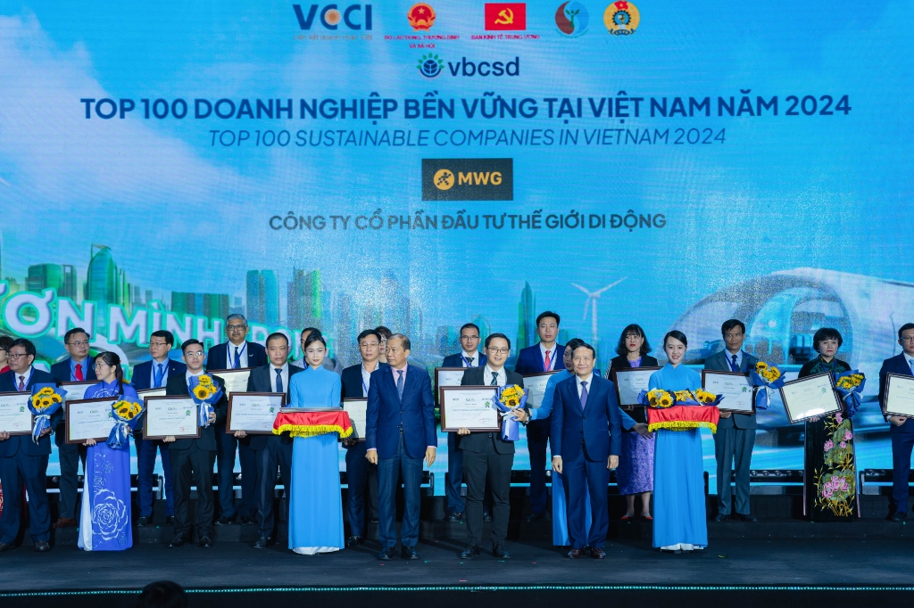 MWG Duoc Vinh Danh Trong Top 100 Doanh Nghiep Phat Trien Ben Vung Nam 2024 (CSI 100)