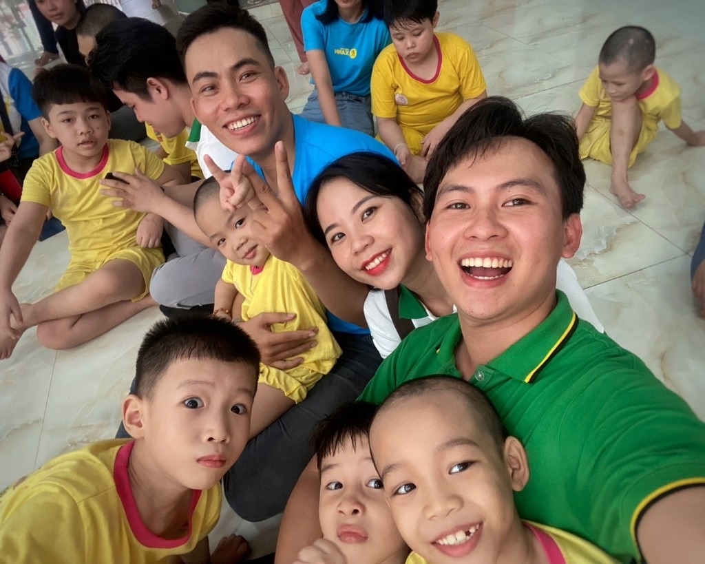 Mang yeu thuong den cac be mo coi tai mai am Phuc Lam