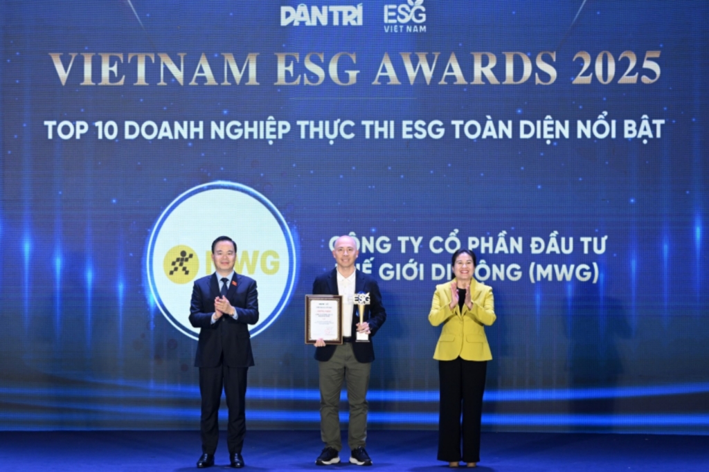 MWG Lan Thu 2 Lien Tiep Duoc Vinh Danh Trong Top 10 Doanh Nghiep Thuc Thi ESG Toan Dien Noi Bat 2025