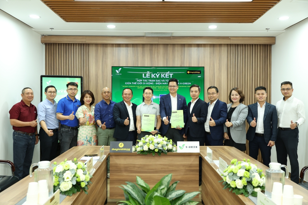 The Gioi Di Dong va V-GREEN - Hop Tac Chien Luoc Phat Trien Ha Tang Xe Dien Tai Viet Nam