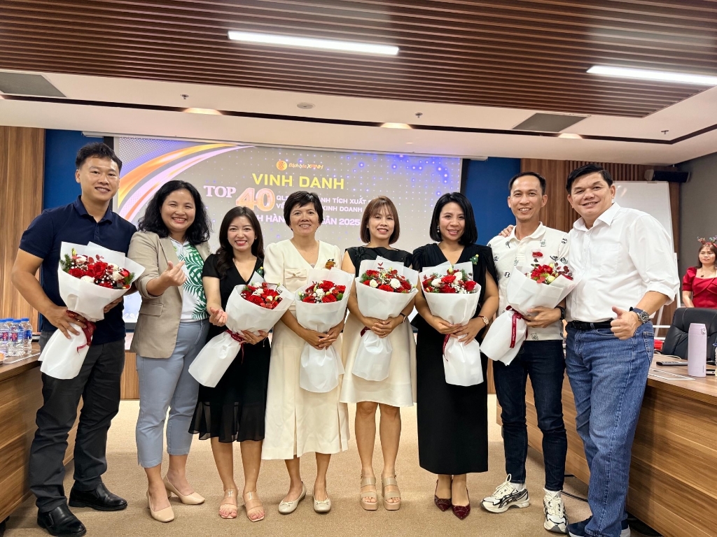 Vinh Danh Top 40 Quan Ly Sieu Thi Co Thanh Tich Xuat Sac Nganh Hang Thuy Hai San Bach Hoa Xanh