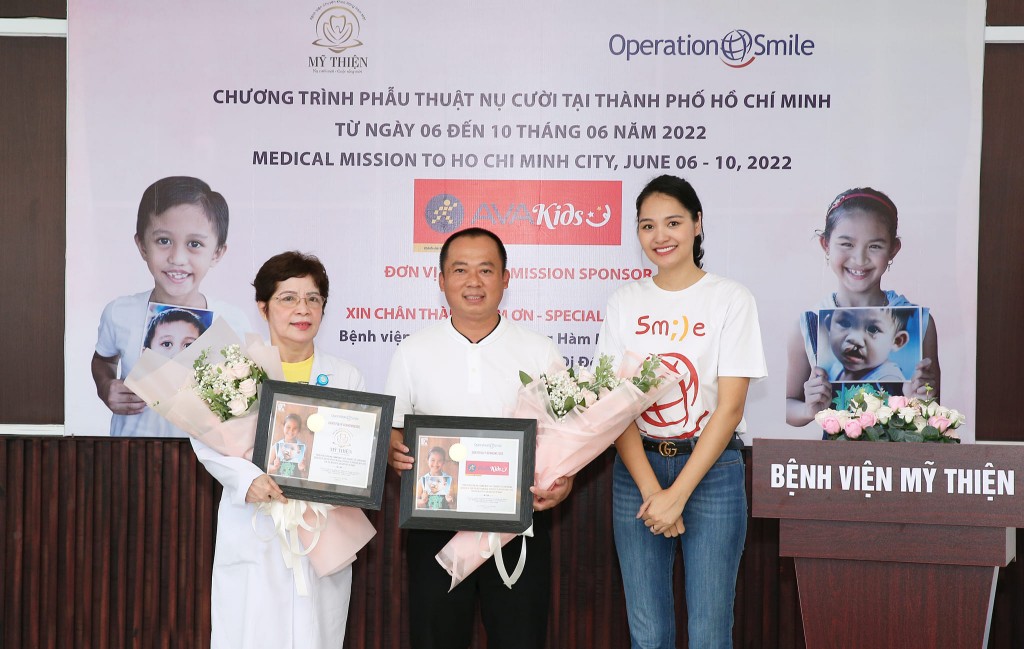 AVAKids gop 5 ti dong phau thuat nu cuoi cho tre em Viet