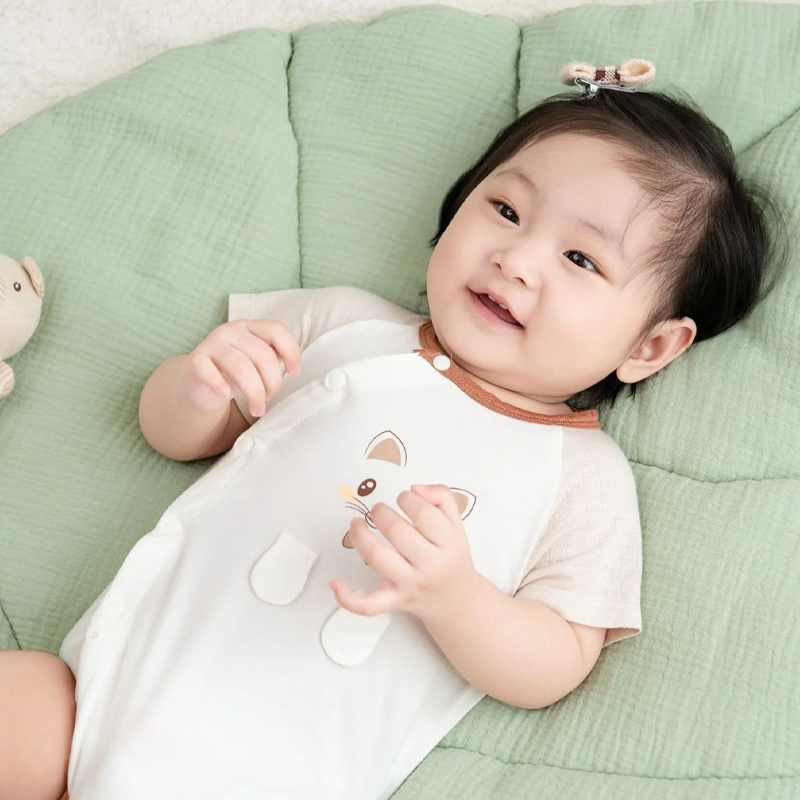 Bodysuit cài chéo bé nhỏ ngọt ngào La Pomme màu be - trắng 2