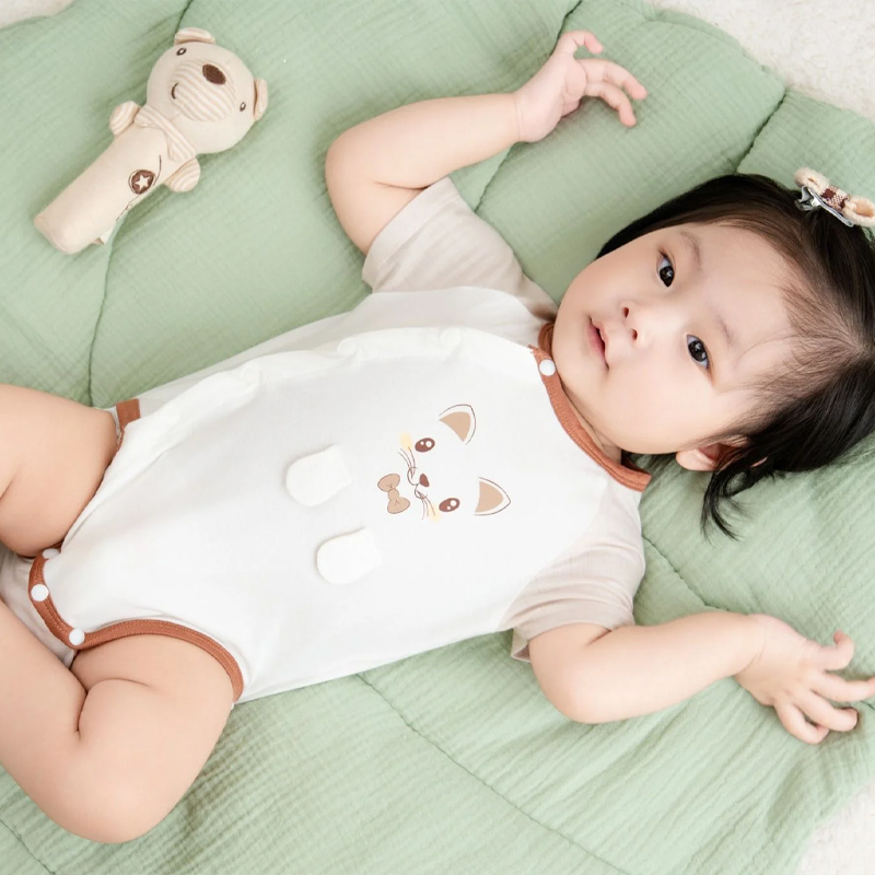 Bodysuit cài chéo bé nhỏ ngọt ngào La Pomme màu be - trắng 3