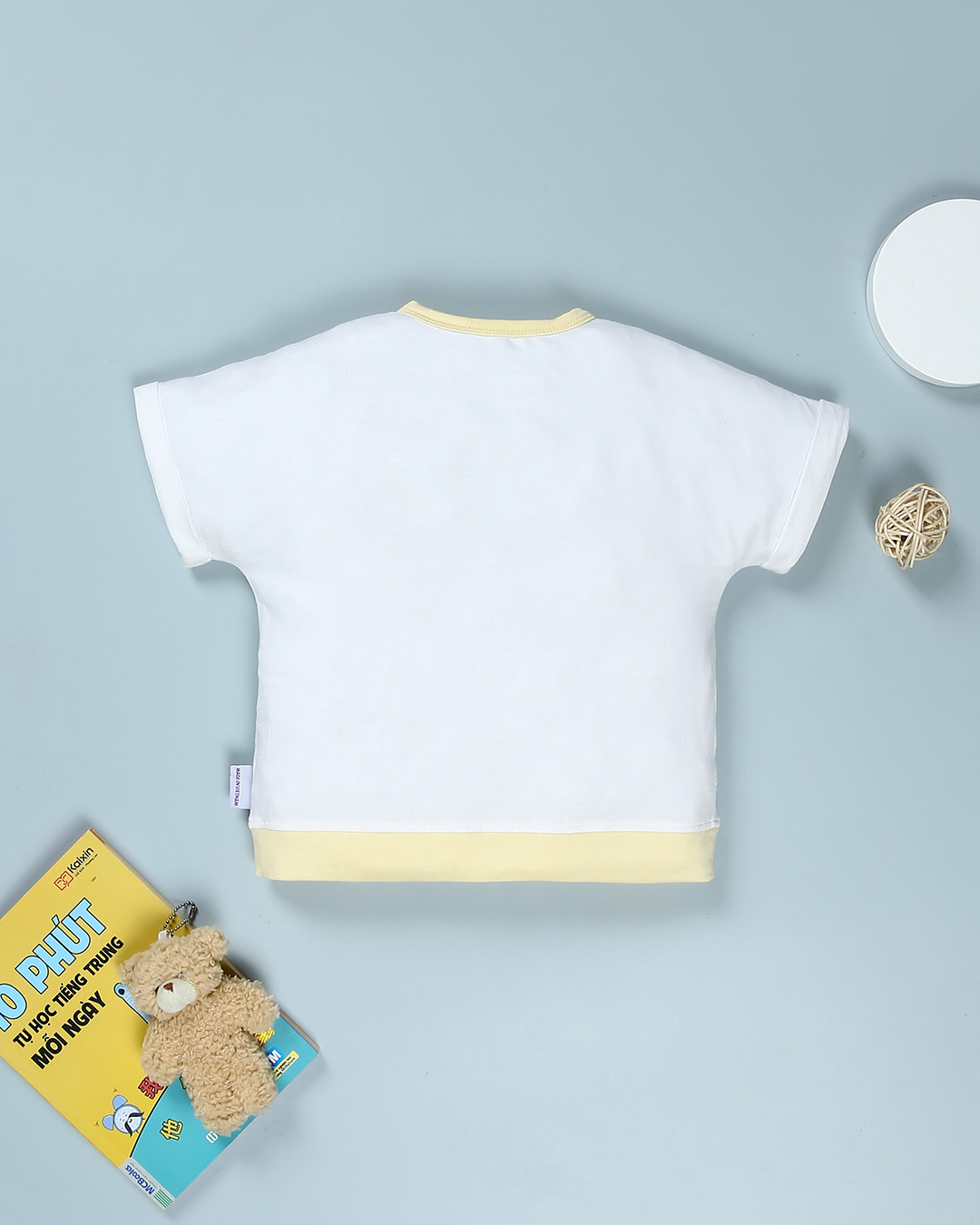 Bộ tay ngắn bé trai BabyMommy cài vai in gấu màu trắng - vàng 3