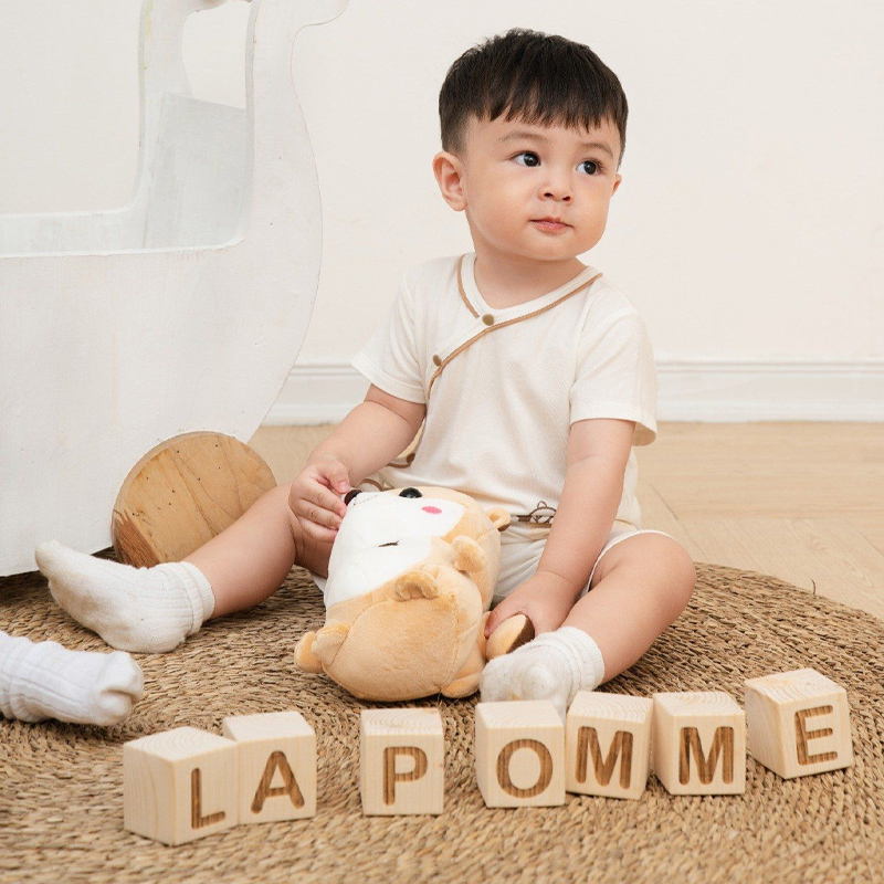 Bodysuit cài chéo La Pomme túi cách điệu sóc nhí đáng yêu màu trắng 2