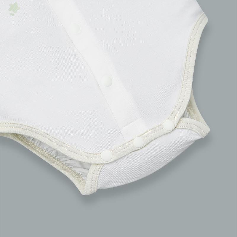 Bodysuit cài giữa La Pomme họa tiết nhí cách điệu màu be 5