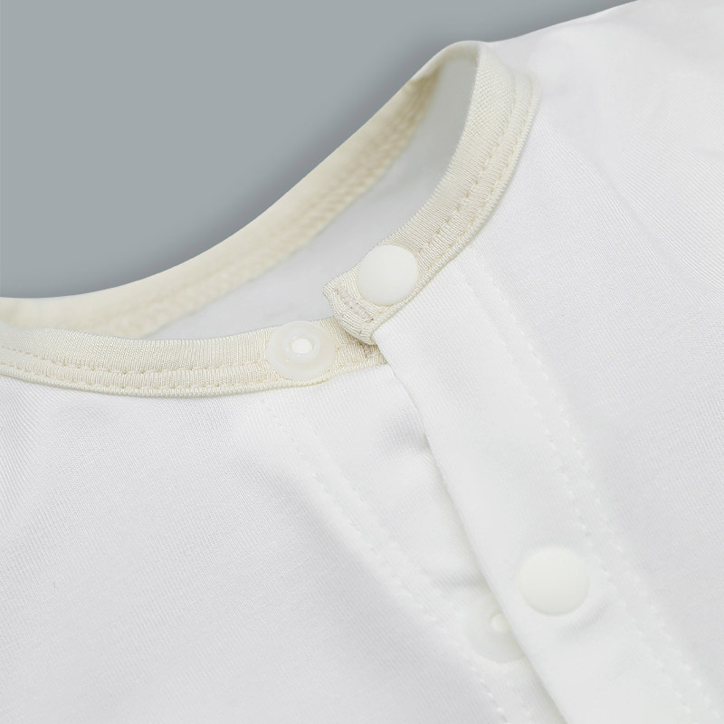 Bodysuit cài giữa La Pomme họa tiết nhí cách điệu màu be 6