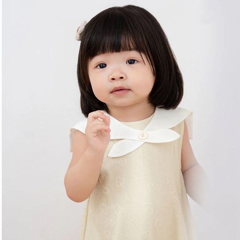 Bodysuit bé gái cổ cách điệu La Pomme màu be 4