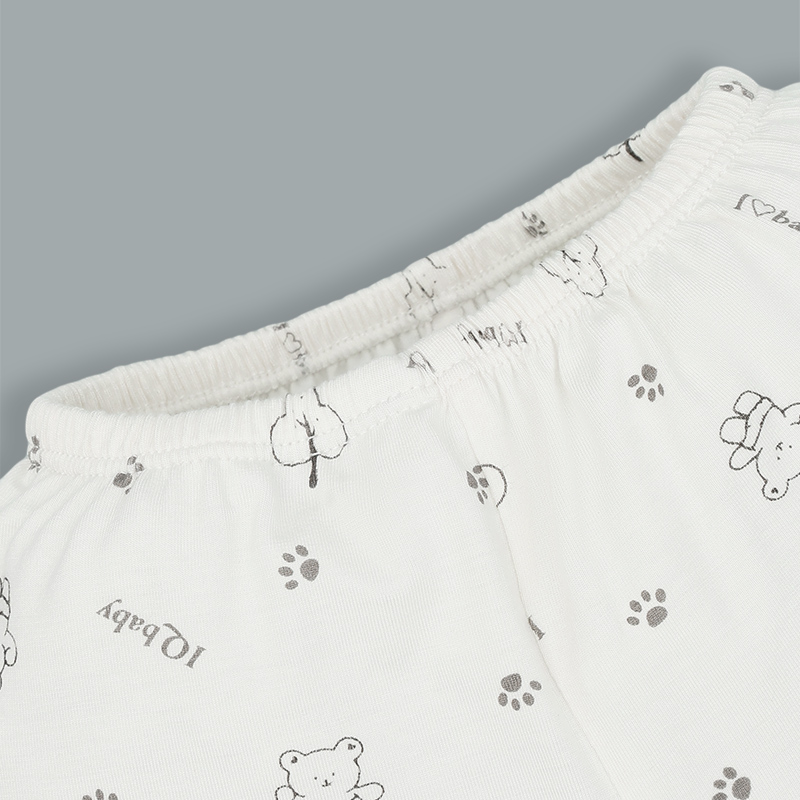 Quần ngắn in gấu IQ Baby màu trắng 2
