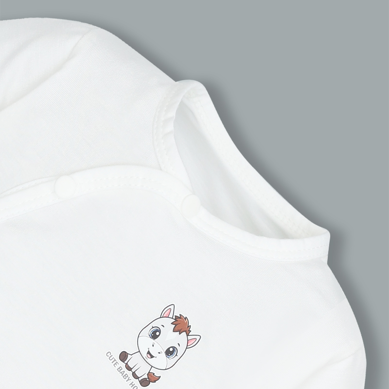 Bộ tay dài cúc bấm chéo quần in ngựa con IQ Baby màu trắng 5
