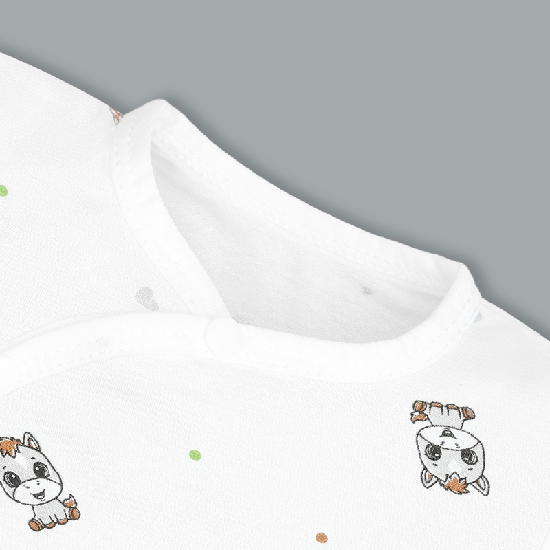 Bộ tay ngắn cúc bấm chéo in ngựa con IQ Baby màu trắng 4