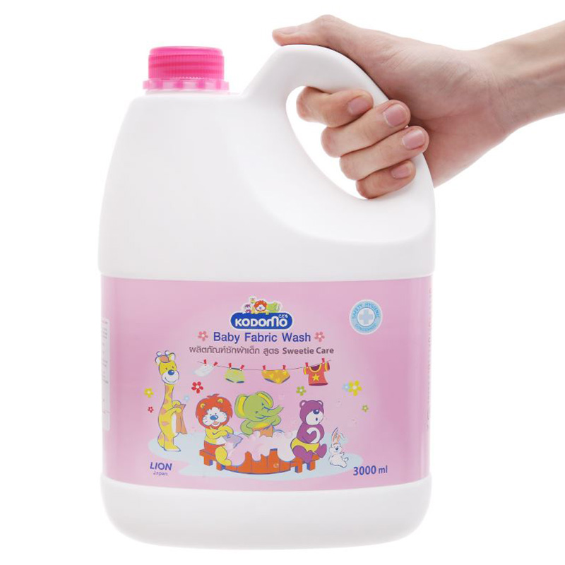 Nước giặt xả quần áo cho bé Kodomo Sweetie Care hương thảo can 3 lít 3