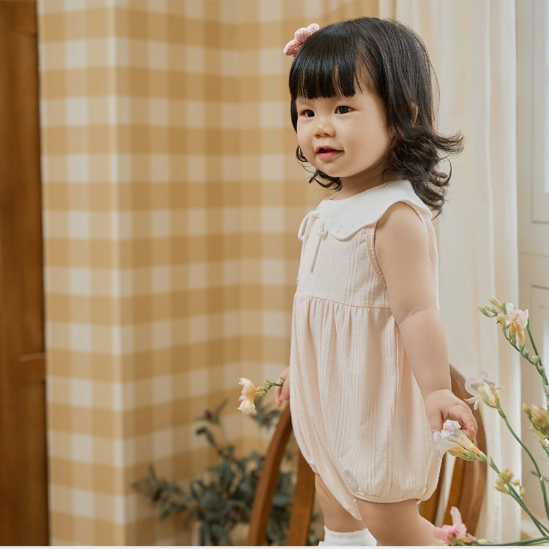 Bodysuit bé gái La Pomme cổ cách điệu nụ hoa sớm mai màu hồng 2