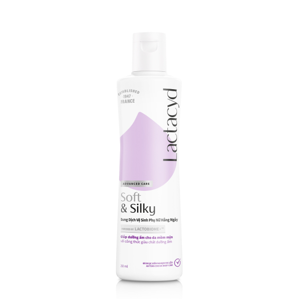Dung dịch vệ sinh phụ nữ Lactacyd Soft & Silky - Giao bao bì ngẫu nhiên