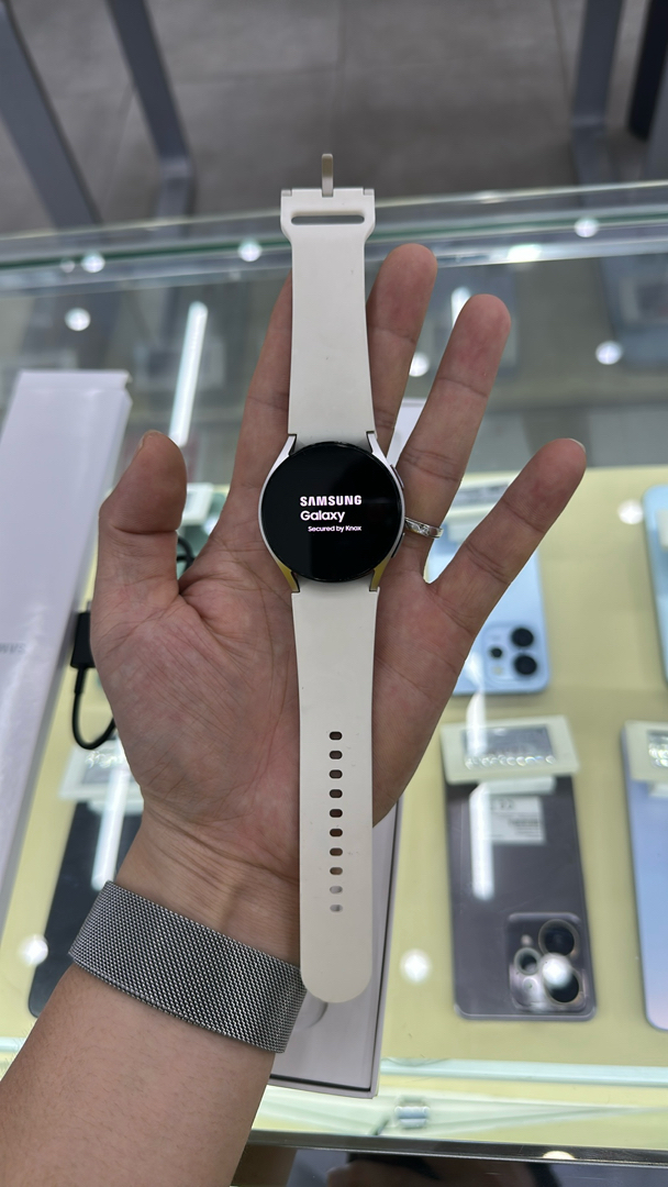 Samsung Galaxy Watch6 R930, 40mm nhôm vàng dây cao su vàng